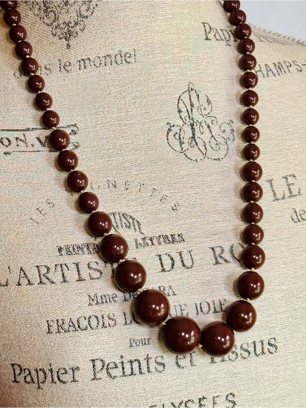 Vintage Brown Glossy Bead Necklace - Vintage